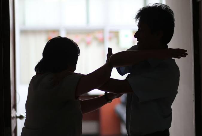 QUERIA BARULHO: Filho é preso ao agredir a mãe por causa de som alto