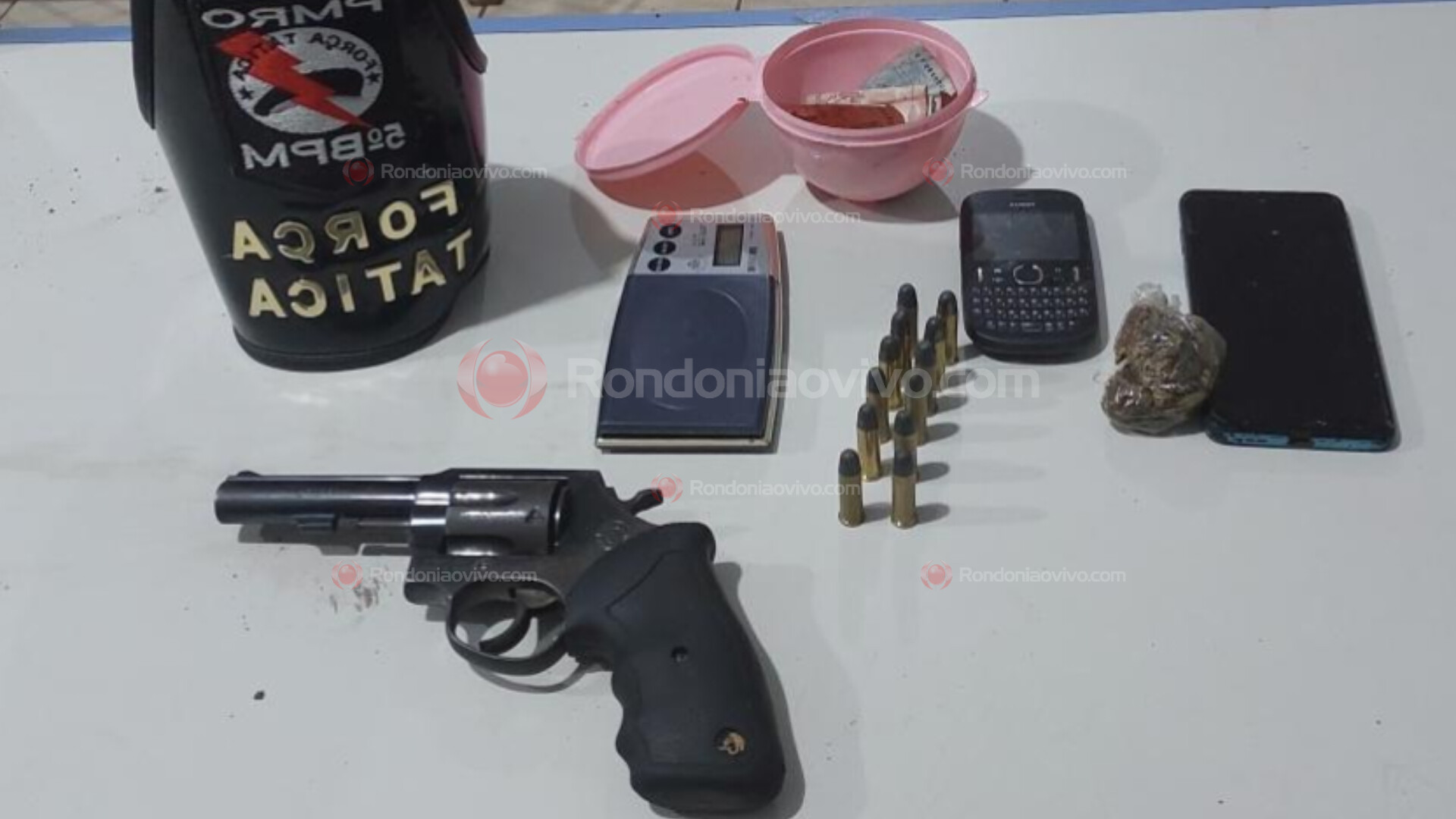 NA CANDIRU: Casal é preso com arma e droga em área de disputa por grupo criminoso 