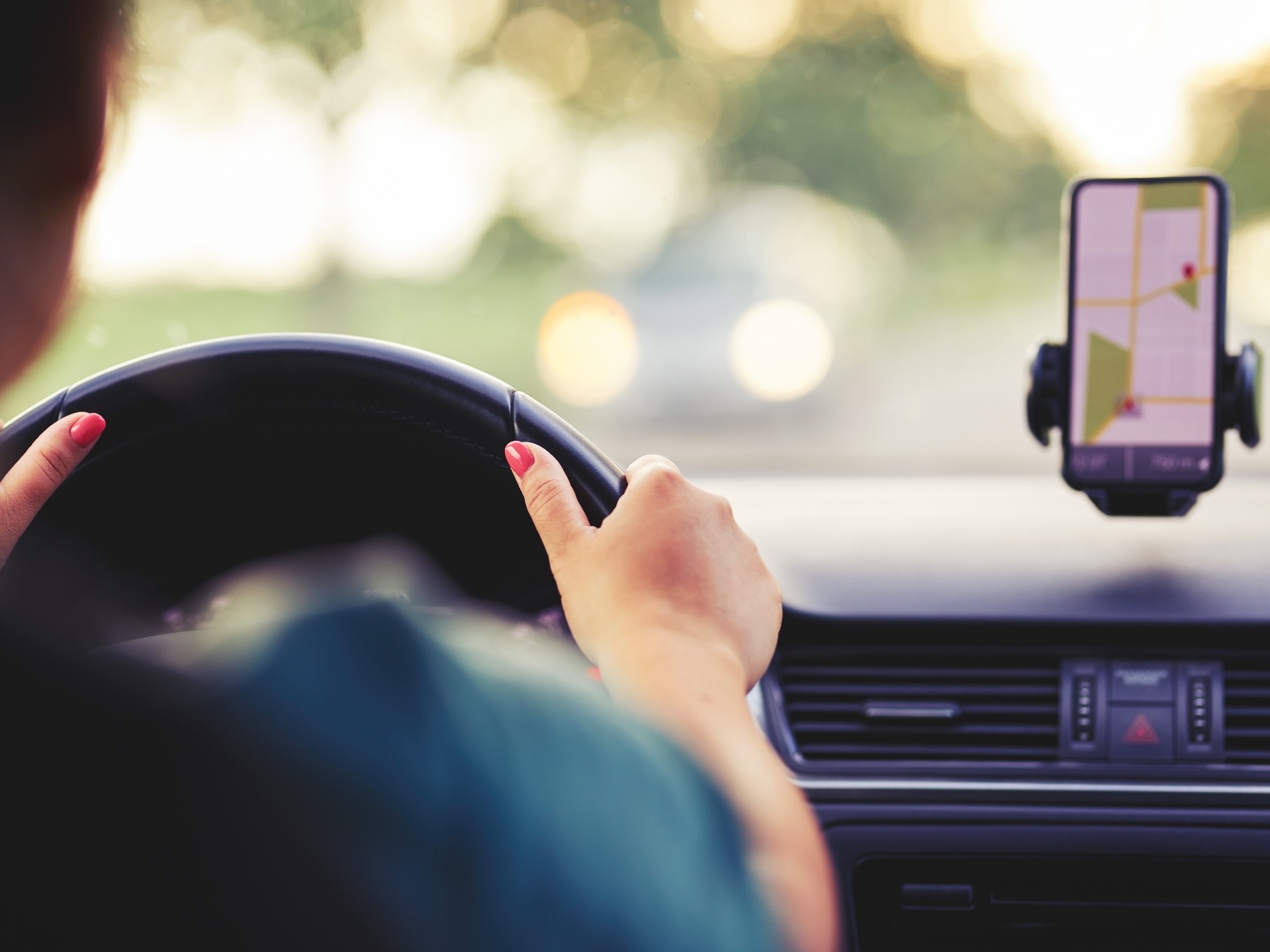 NA CORRIDA: Mulher é rendida por falsos passageiros e tem carro de aplicativo roubado 