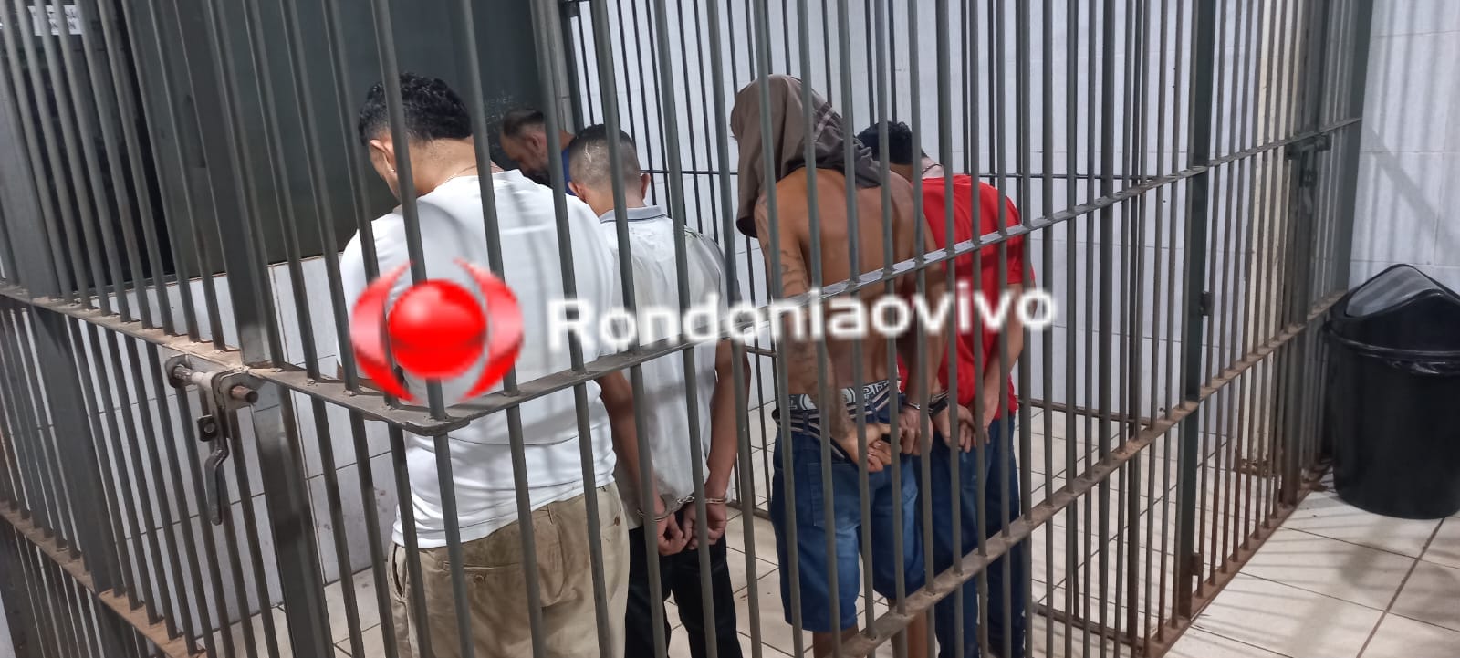 TRÁFICO: Polícia flagra adolescente e comparsas com pacotes de drogas na capital