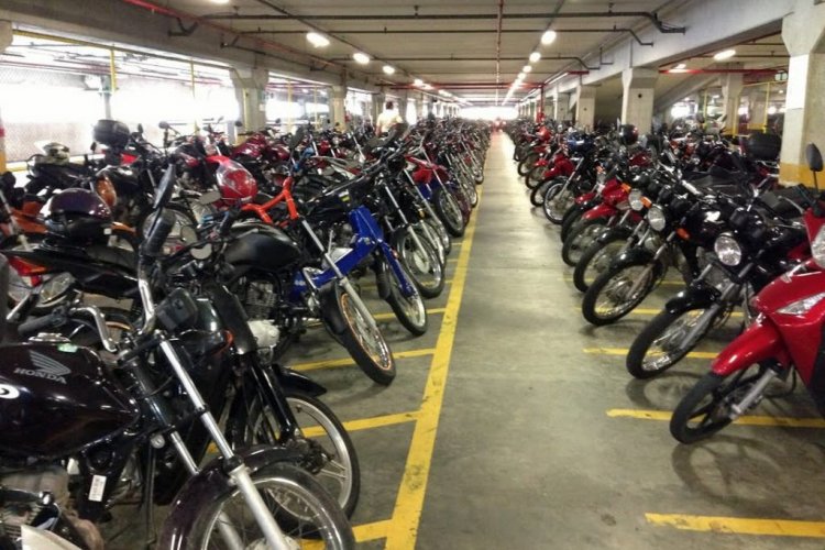 CILADA: Mulher anuncia moto para venda na internet e acaba roubada em estacionamento 