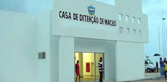 Agentes penitenciários encontram dois presos mortos em presídio