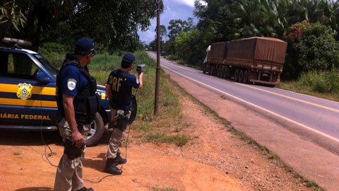 PRF alerta aos motoristas para que redobrem os cuidados nas rodovias