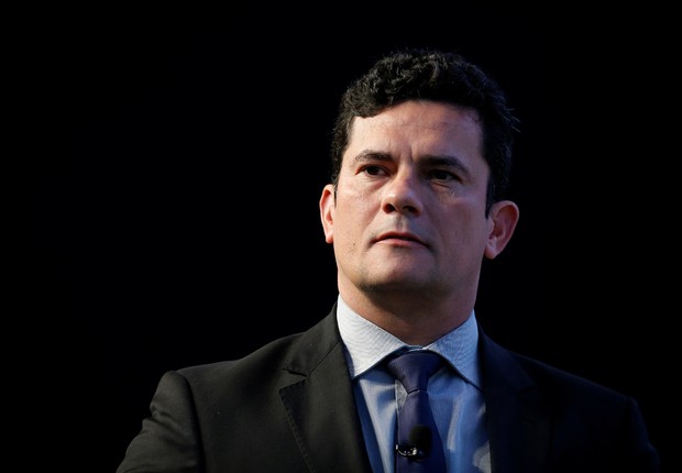 Sérgio Moro condena ex-gerentes da Petrobras e empresários