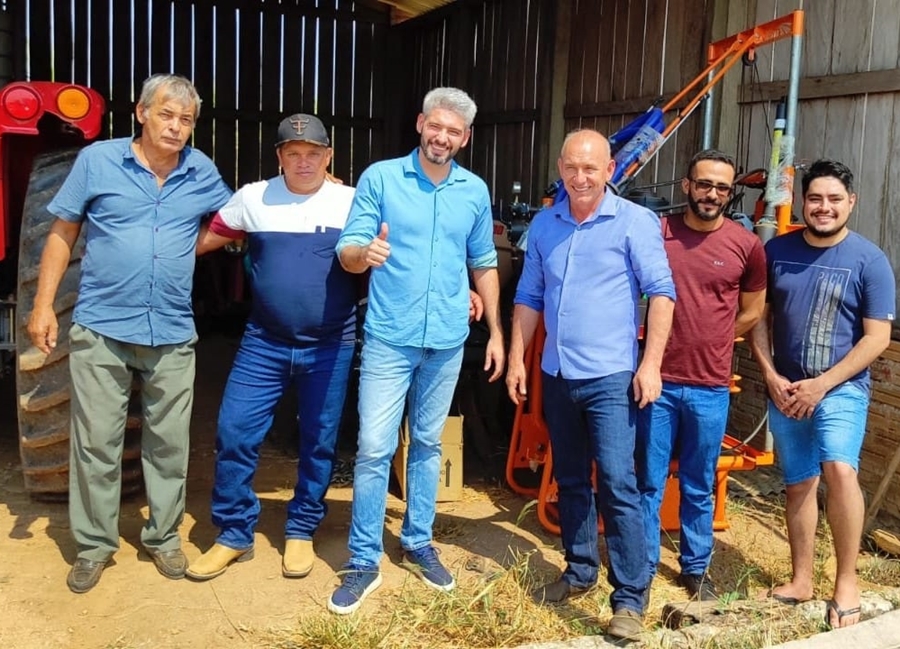 EZEQUIEL NEIVA: Deputado entrega equipamentos e implementos agrícolas em Colorado do Oeste