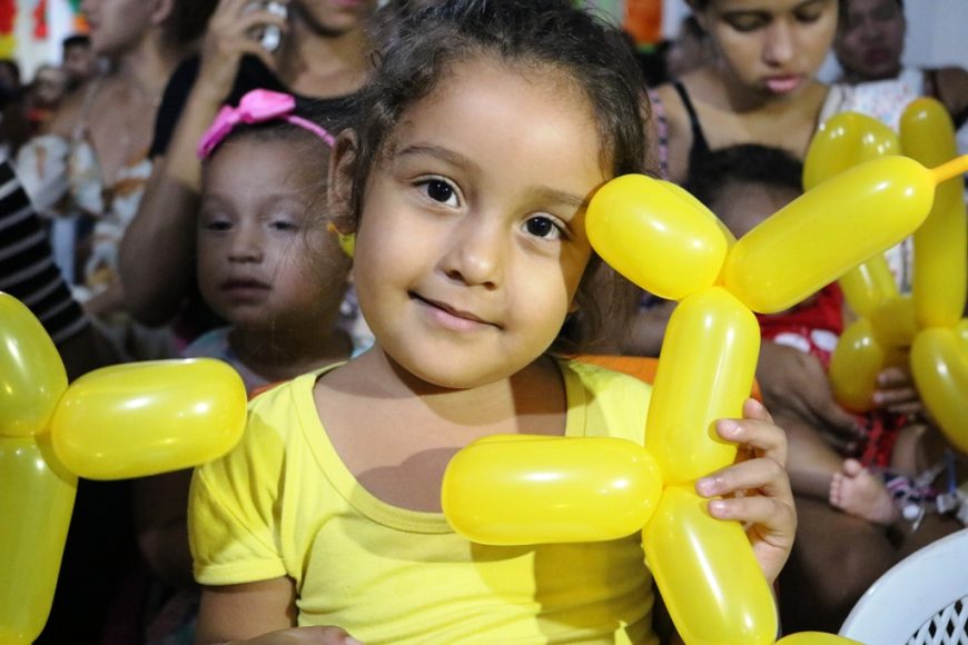 R$ 100: Famílias já podem sacar benefício do Programa Criança Feliz Mais