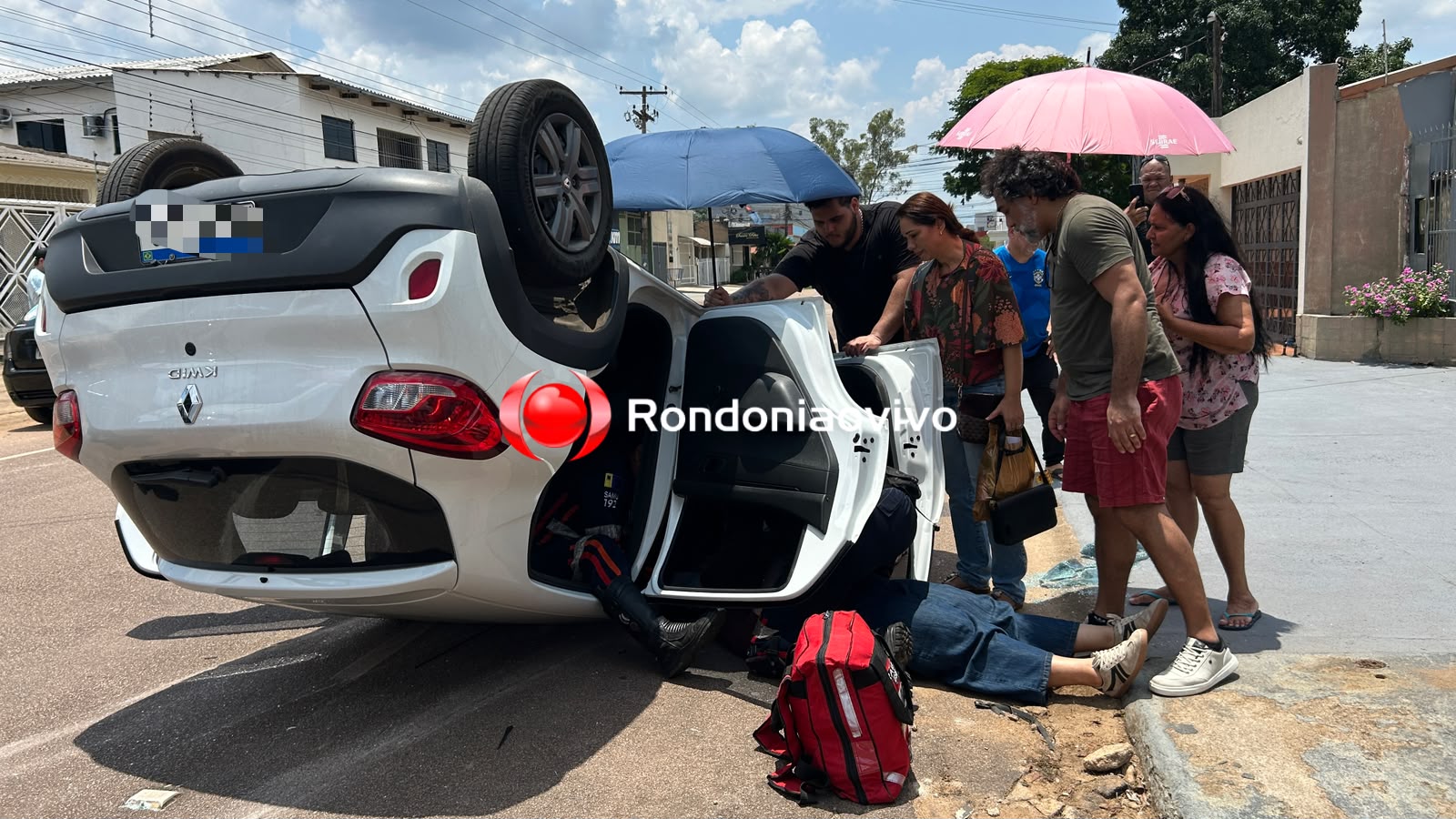 URGENTE: Mulher fica ferida em grave acidente com capotamento