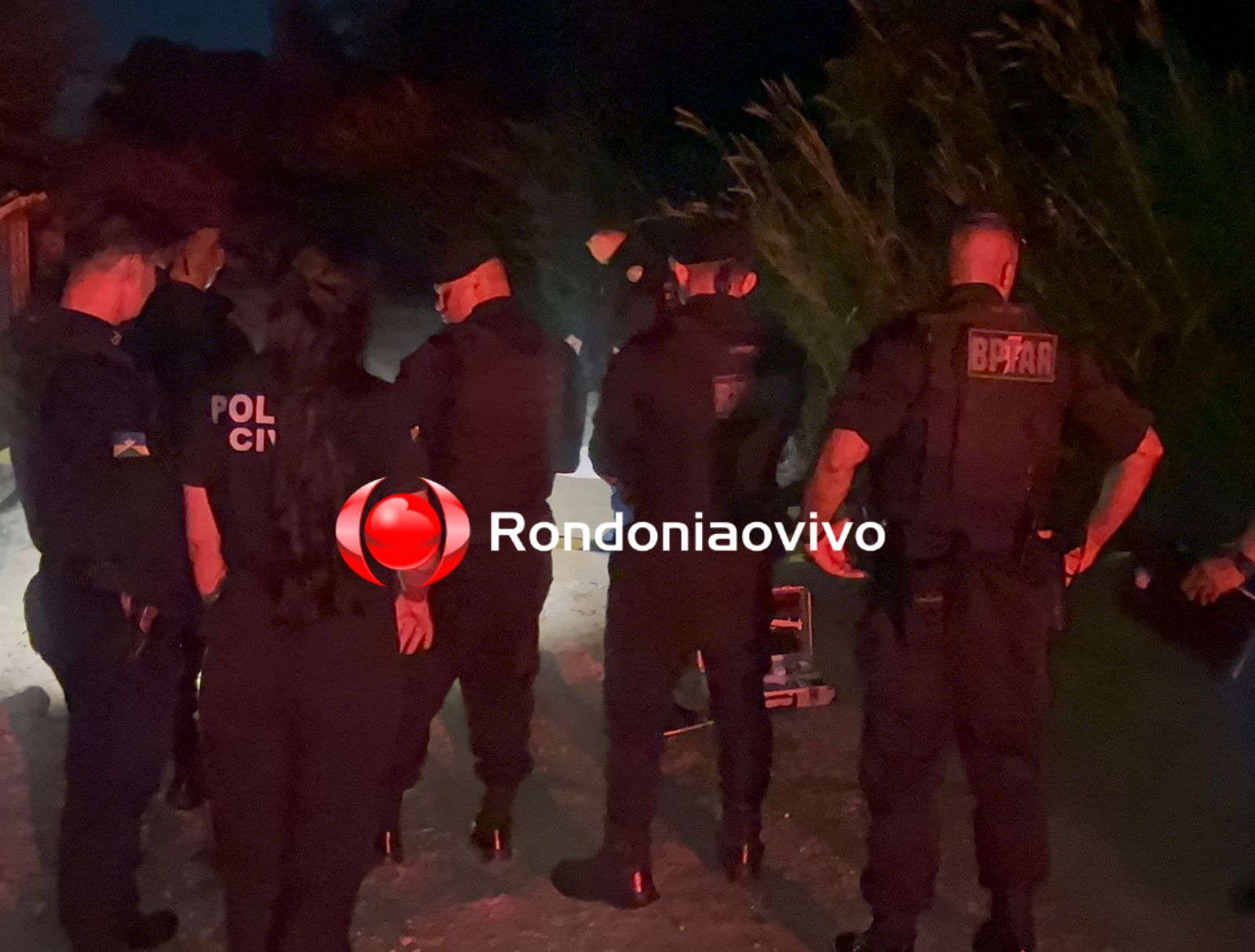 GRAVÍSSIMO: Criminosos invadem residência, agridem casal e atiram na cabeça de homem