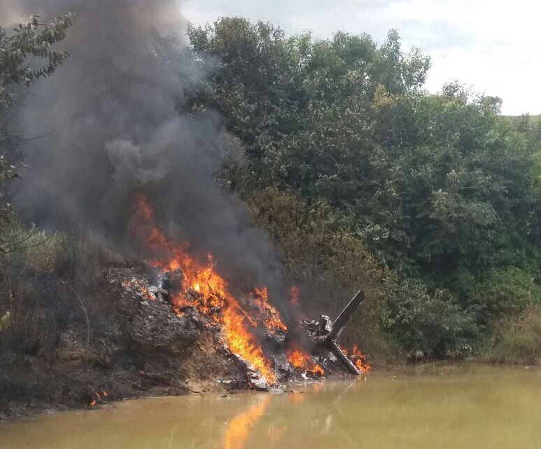 TRAGÉDIA: Avião cai e mata três pessoas