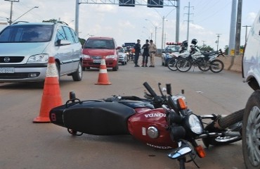 Assaltante que roubou lotérica na Jatuarana é preso após se chocar com carro do Governo no Trevo do Roque - Confira fotos