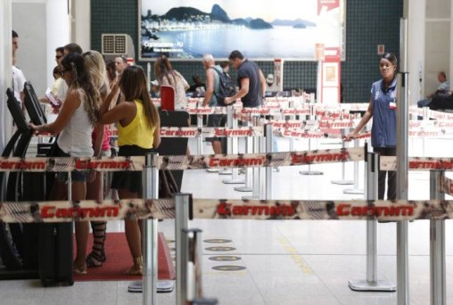 Passagens aéreas têm alta de até 80% para as festas de fim de ano