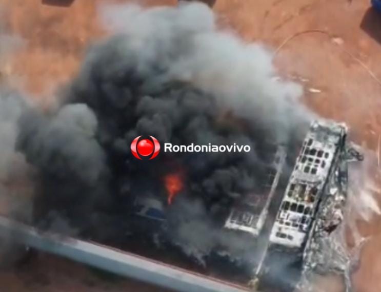 URGENTE: Ônibus são atingidos por incêndio em garagem de frigorífico 