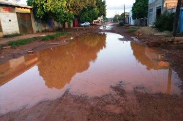 CENA DA CIDADE – Ruas esburacadas revoltam moradores da zona Leste