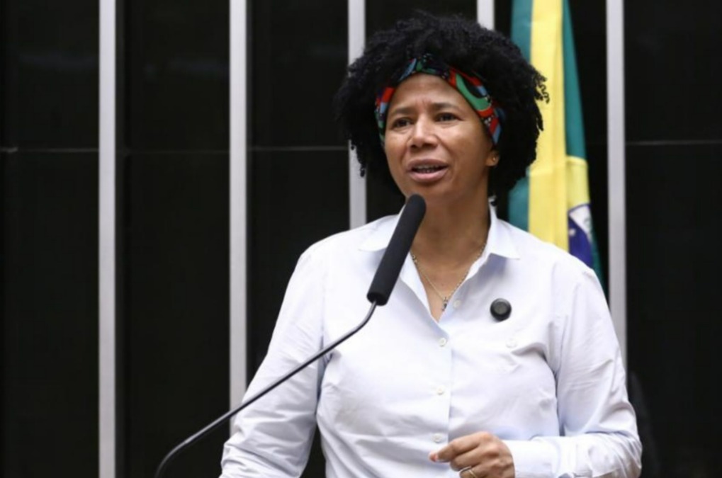 PROTEÇÃO AO CONSUMIDOR: Deputada Sílvia Cristina vota contra o aumento dos combustíveis