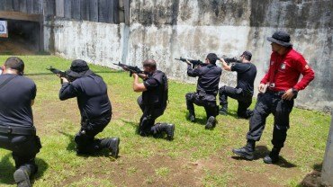 Agentes penitenciários participam de curso especializado em uso de carabina