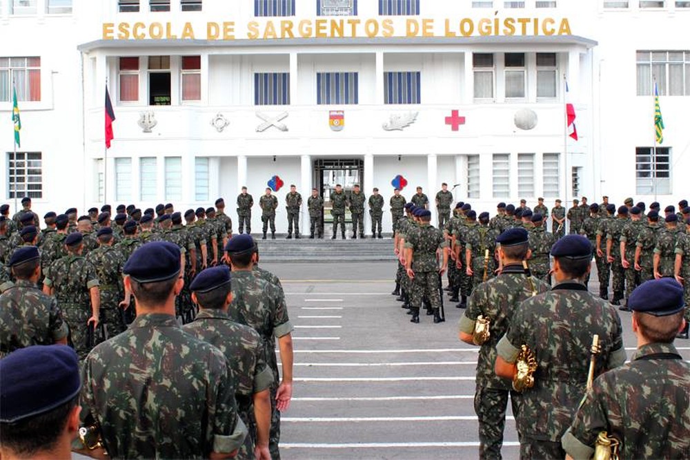 SALÁRIO DE R$6.993,00: Exército abre três concursos para nível fundamental, médio e superior