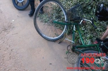 Motociclista derruba ciclista e foge sem prestar socorro