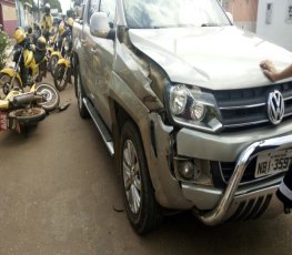 Mototaxista colide frontalmente com caminhonete na zona Sul