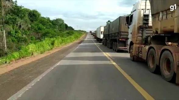 COLISÃO: Acidente deixa pista interrompida na BR-364, em Vilhena