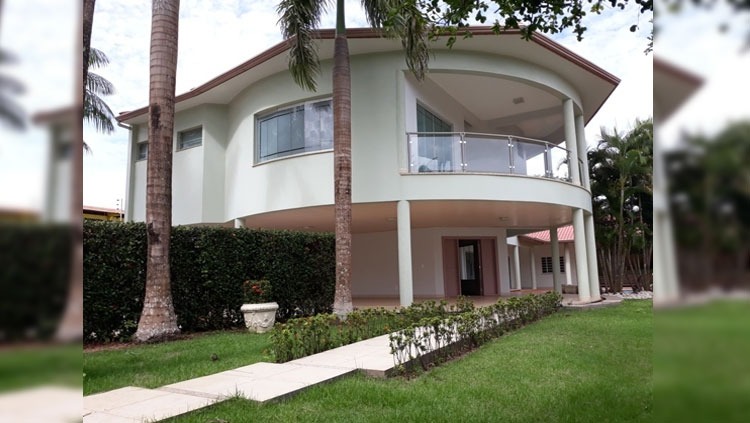 OPORTUNIDADE: Excelente casa à venda na avenida Rio Madeira em Porto Velho