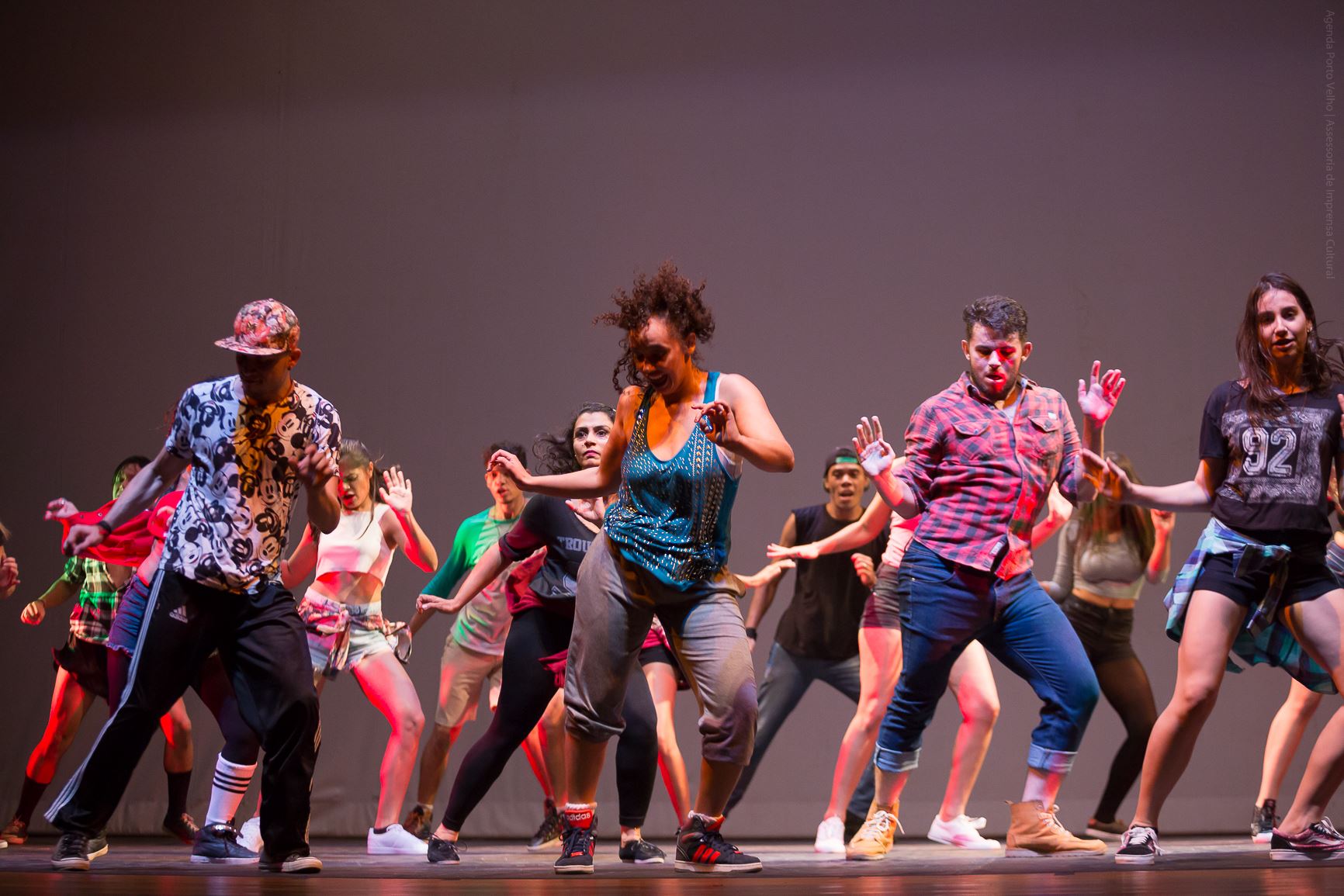 Grupo Ariane Tonon se apresenta na Mostra de Dança do Shopping