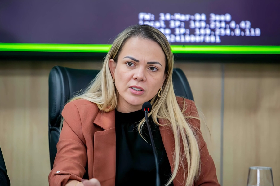 CLÁUDIA DE JESUS: Deputada solicita revisão de reajuste da tarifa de água e esgoto em Rondônia 