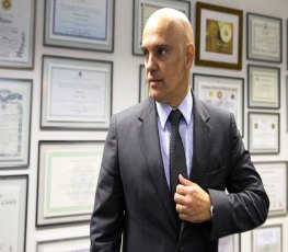 Após sabatina de 11 horas, CCJ aprova Moraes para o STF