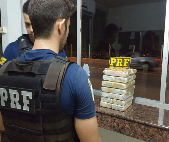 PRF prende jovem com 15 kg de cocaína em ônibus interestadual