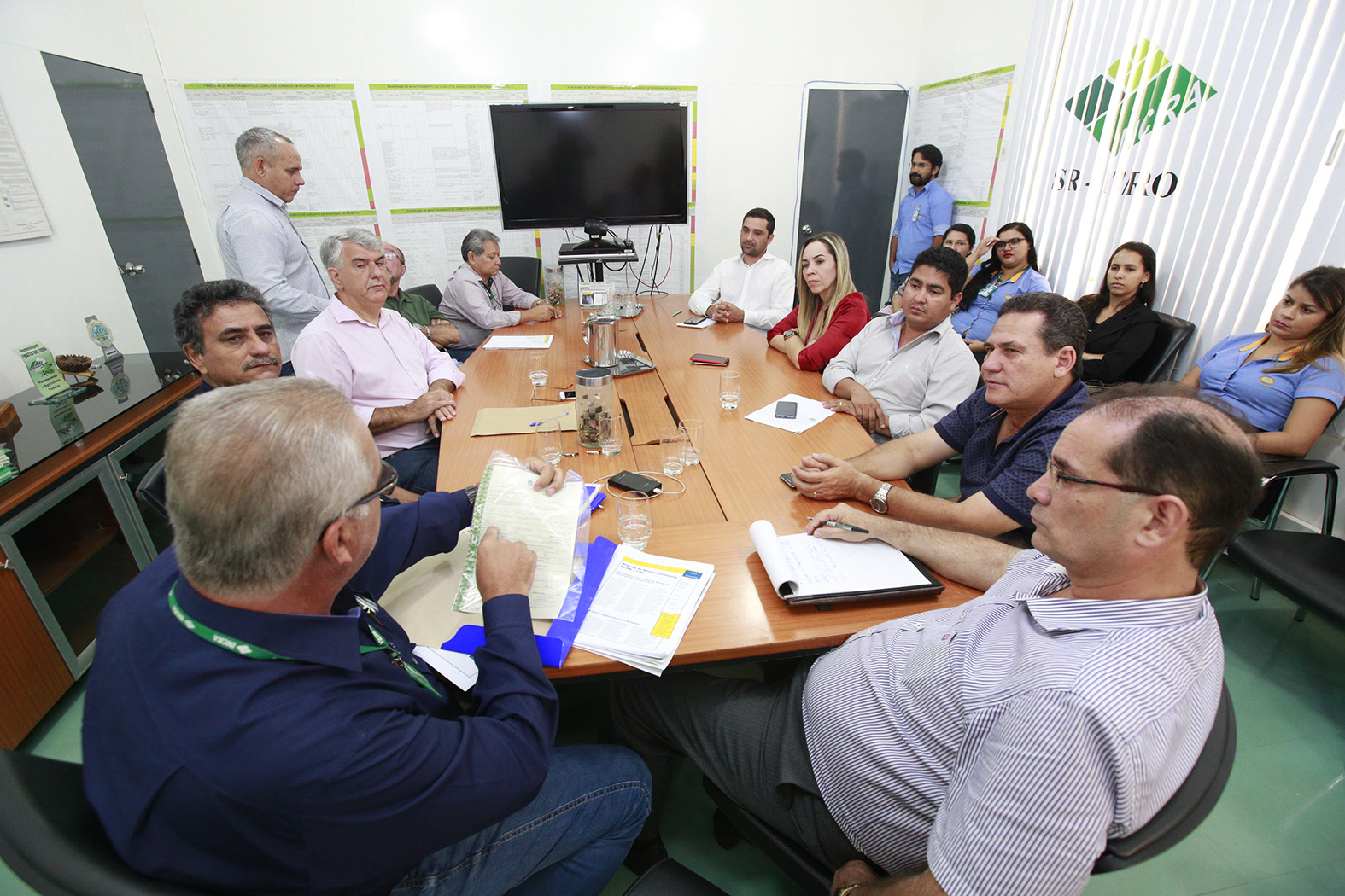 Maurão de Carvalho discute situação fundiária de Rondônia