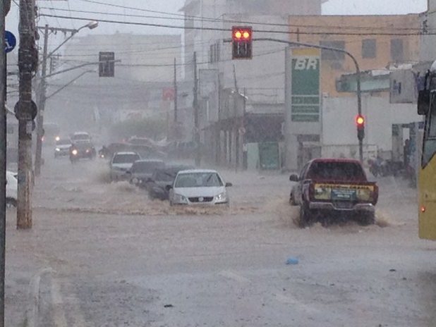 PREVISÃO DO TEMPO: Frente fria aumenta a possibilidade de temporais em Rondônia