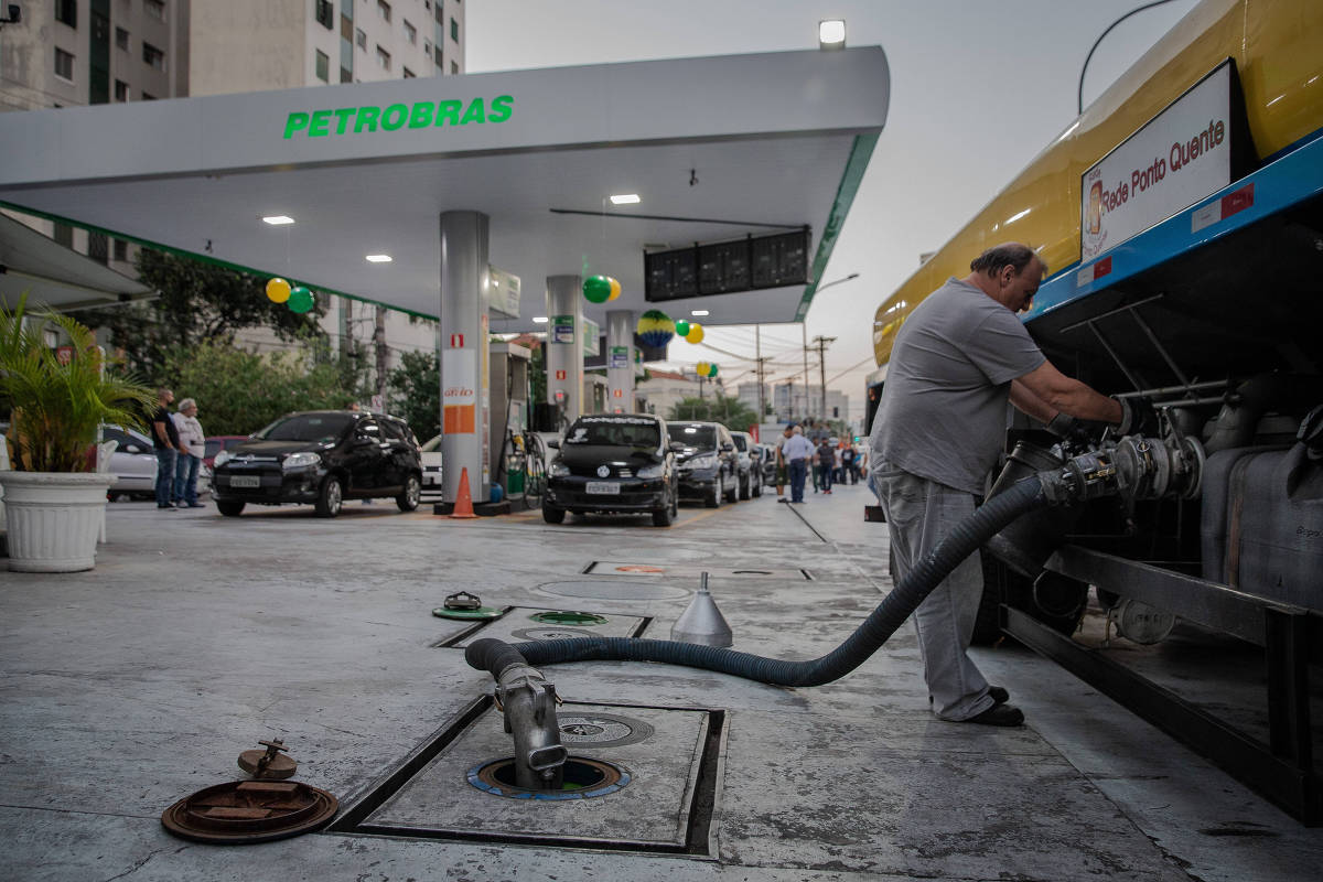 COMBUSTÍVEL: Alvo dos caminhoneiros em maio, diesel terá reajuste a cada 30 dias