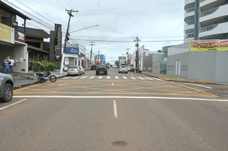 TRÂNSITO: Prefeitura elimina faixa de pedestre em frente posto de gasolina na avenida Calama