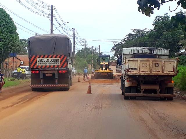 TRABALHO: Prefeitura atende pedido de Alan Queiroz e Semob tapa buracos da Farquar