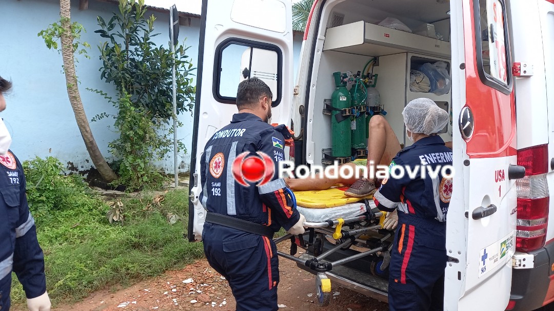 ATAQUE A TIROS: Jovem é crivado de bala em frente de casa por dupla em motocicleta