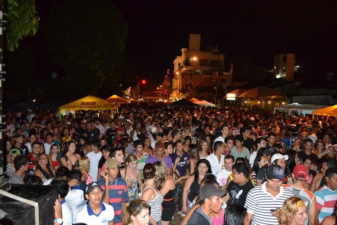 Axé Folia arrasta mais de 40 mil foliões em seu desfile e encerra carnaval 2018