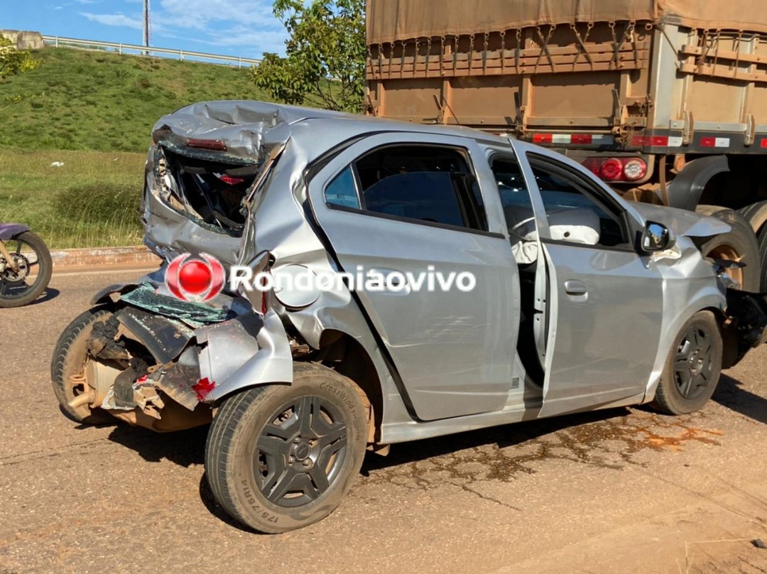 PRENSADO: Carro de motorista de aplicativo é destruído por caminhão e carreta  