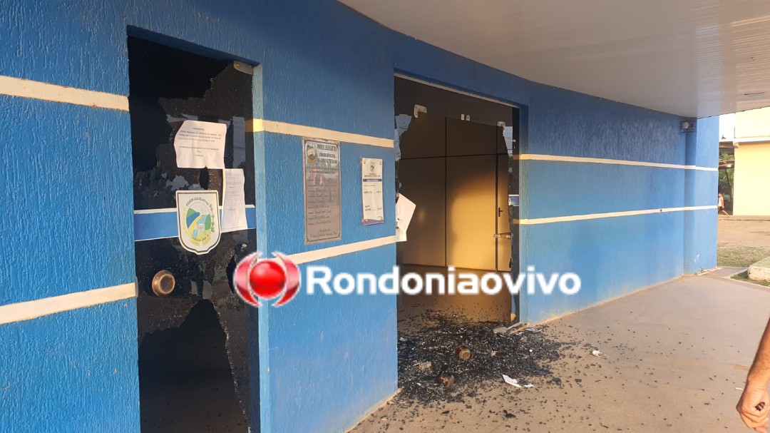 FÚRIA: Homem é preso por causar destruição na Câmara Municipal e prefeitura