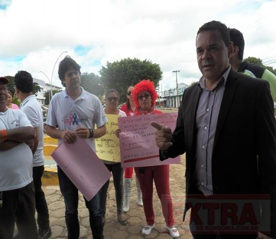 Sem receber, servidores dão ultimato a prefeito e ameaçam greve