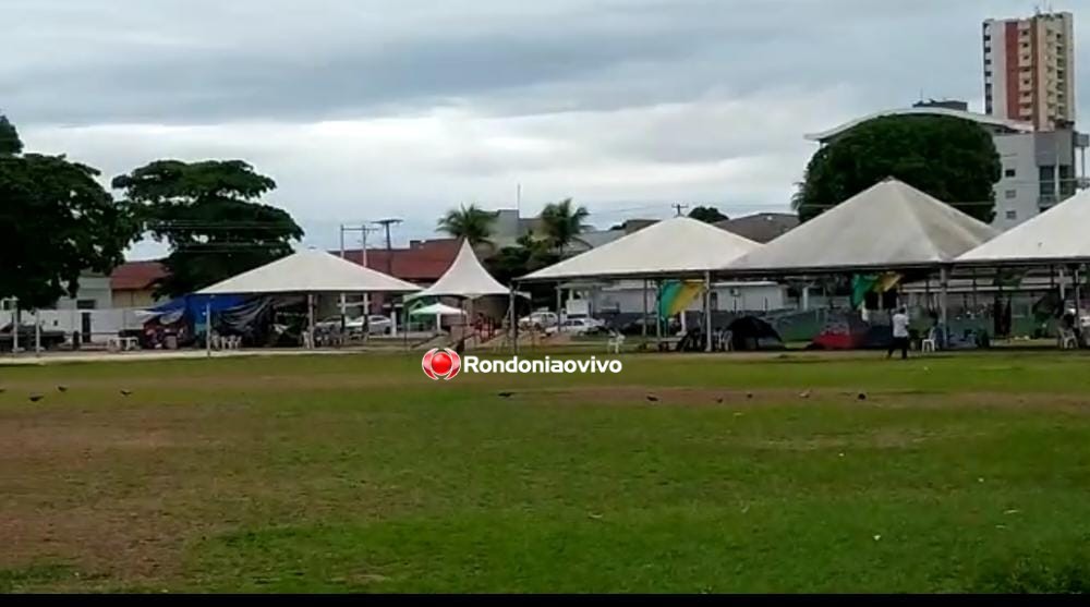 NO CENTRO: Homem solta bombinha no campo da 17° Brigada e é preso 