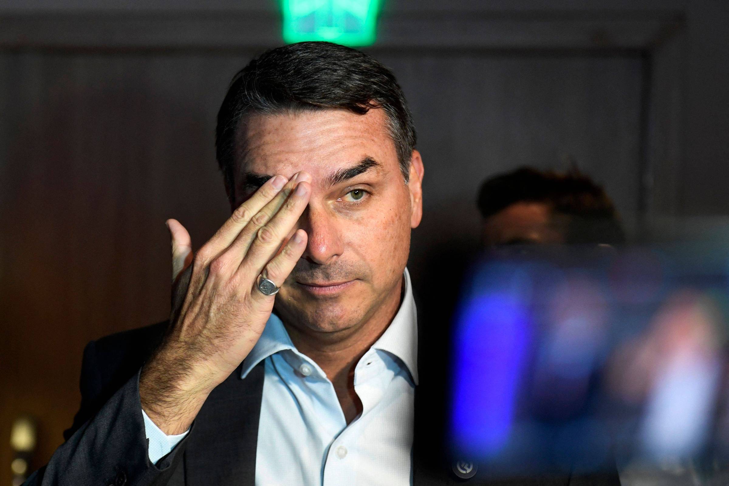 DESTINO DO DINHEIRO?: Produtora de 'Dark Horse' desmente Flávio Bolsonaro e nega ter recebido dinheiro