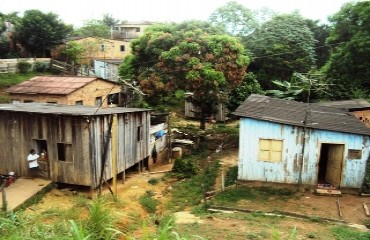 INCERTEZA - Cerca de 60 famílias do bairro Tucumanzal que vivem em área de risco pedem explicação de cadastramento da SEMUR – Fotos e vídeo