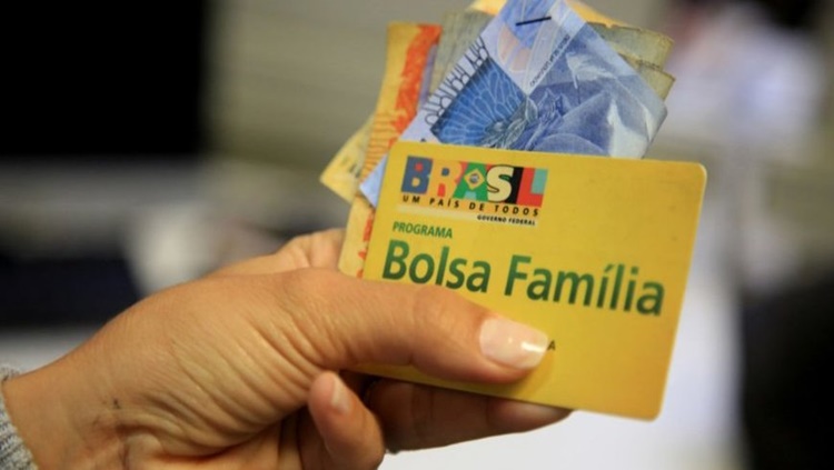 DINHEIRO: Beneficiários do Bolsa Família recebem auxílio emergencial hoje