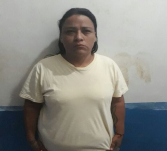 TRÁFICO: Mulher é presa com drogas e simulacro