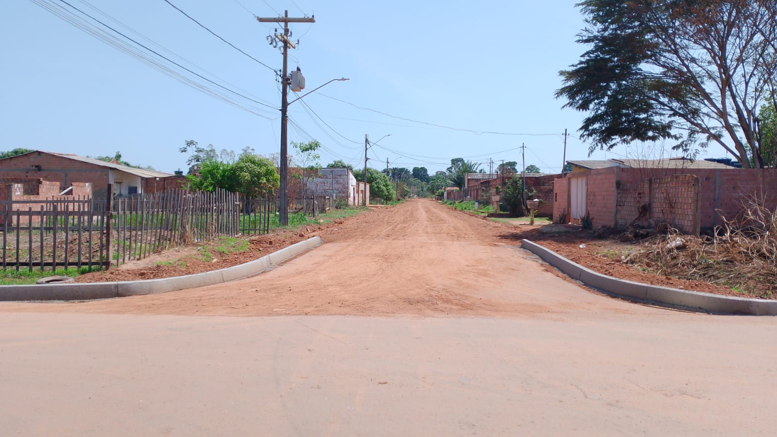 EDWILSON NEGREIROS: Prefeitura atende vereador e providencia limpeza e encascalhamento no Parque Amazônia