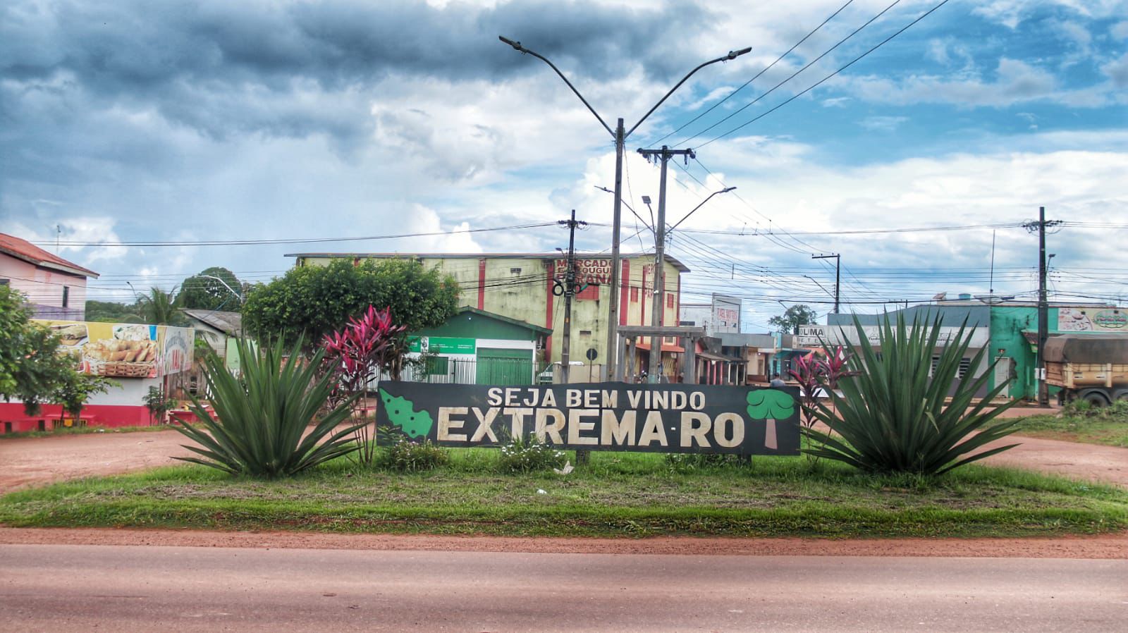 GEDEÃO NEGREIROS: Vereador solicita iluminação e encascalhamento para Extrema