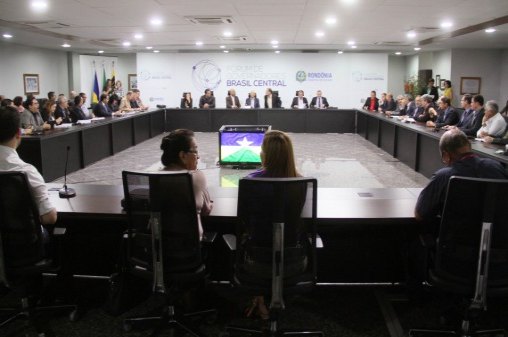 Governo avalia resultados de 2015 e recomenda controle para fugir da crise em 2016