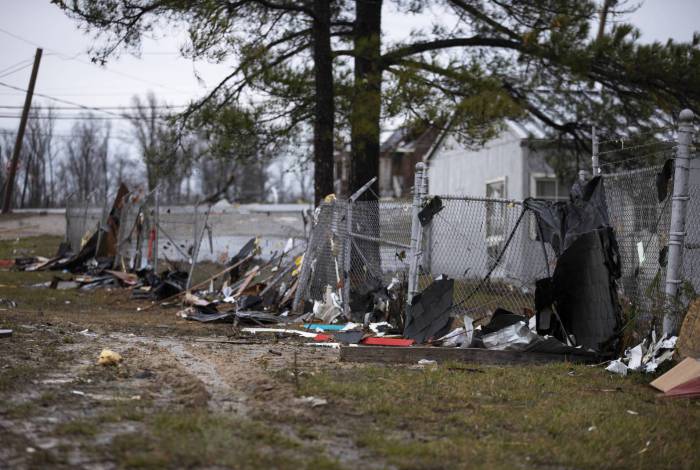 TRAGÉDIA: Tornados deixam 19 mortos e rastro de destruição em Tennessee, nos EUA