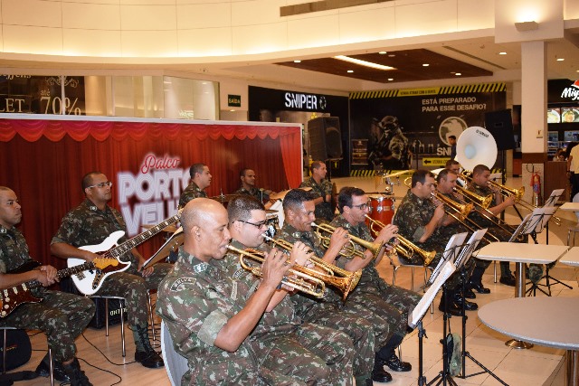 CONCERTO NATALINO: Banda da 17ª brigada se apresenta no Porto Velho Shopping