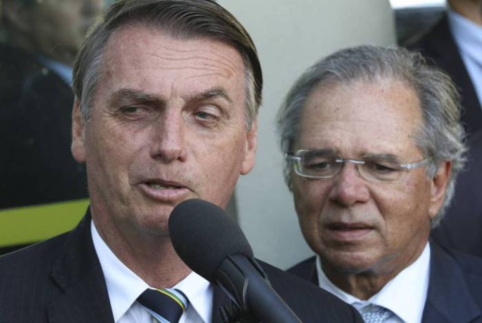 APERTO: Jair Bolsonaro vai vetar reajuste aos funcionários públicos 