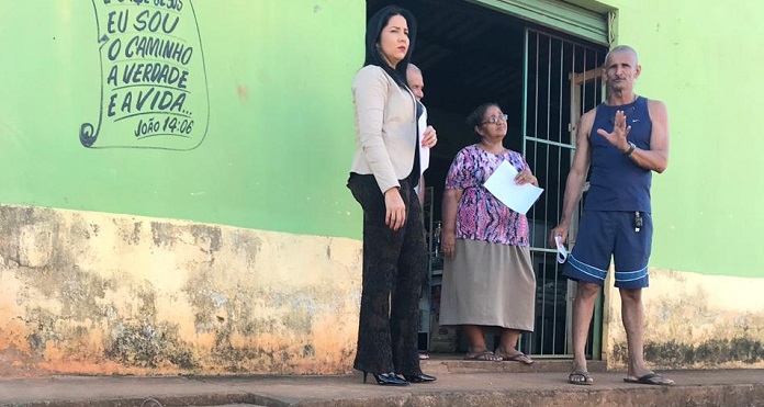 LAMACEIRO: Cristiane Lopes requer asfalto para ruas do bairro Igarapé